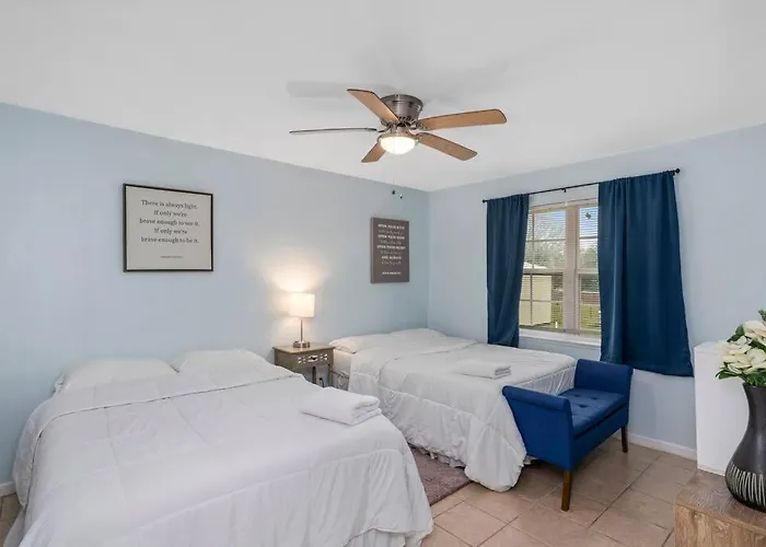 Best Pleasantville Iowa Hotels for Comfort & Charm